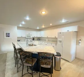 Spacious 3 Bed/3 Bath in Las Palmas! - Image 4