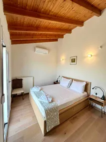 Private Hillside Retreat - Image 5