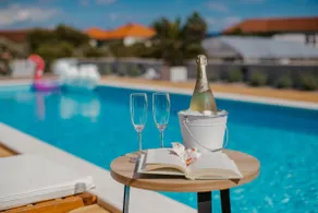 Newly renovated luxury villa with pool and view - Image 3