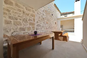 Stone house in the center of Murter town - Image 3