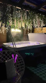 The Garden Pod with Private Hot Tub - Image 3