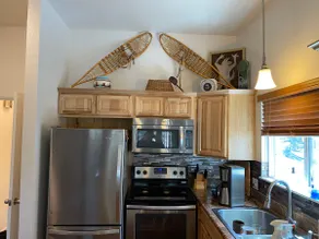 A South Lake Tahoe Mountain Getaway and Ski Lodge! - Image 4