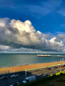 BRIGHTON BEACH APARTMENT Parking Free On-site EV - Image 2
