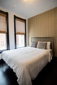 A Stylish, sundrenched Chicago Ravenswood Flat - Image 5