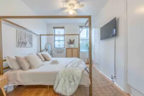 Your Summer Place | Enjoy a King bed near airport! - Image 2