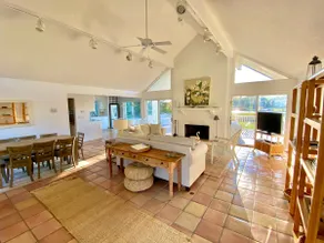 Stunning Hamptons Waterfront Escape w/ Sunset View - Image 5