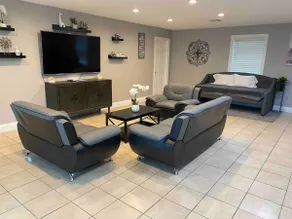 Private home w/ 11 beds, gameroom, backyard oasis - Image 5