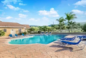 New! Contemporary/Pool/Gym/Secured/Discounts - Image 2
