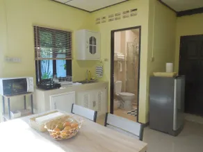 Cozy Guest House, private bathroom and kitchen - Image 3