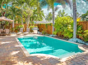 3BR House w/ Heated Pool Near Beach Tropical Vibes - Image 3