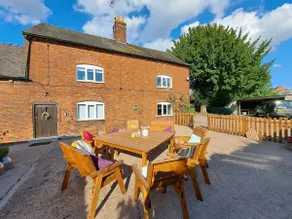Farmhouse, Derbyshire, nr. Alton Towers sleeps 10 - Image 5