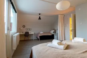 Cozy 2 bedroom apartment, bed sheets and towels are provided - Image 2