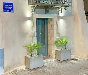 Daedalux tiny street house in the Venetian port. - Image 3