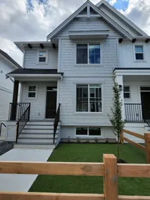 Beautiful 4 bedroom Townhouse in new development - Image 2
