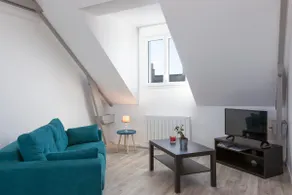 Modern and comfortable, close to SNCF station - Image 2