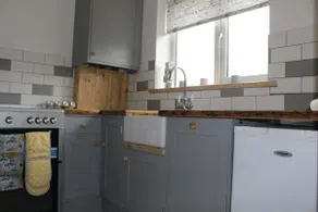 The Annexe, next to the beautiful Alexandra park - Image 5
