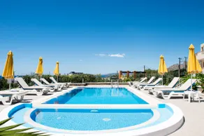 Six bedroomed Villa with private pool 12 pax - Image 4
