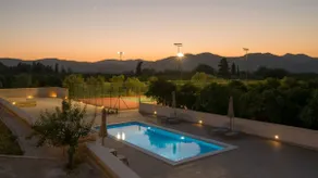 Queen Electra with pool and tennis court - Image 2