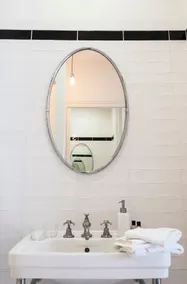 White Lady: Large deluxe room, perfect location - Image 4