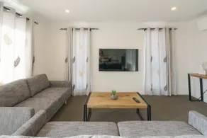 Snowy Peak Apartment - Image 3