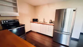 Luxury 1Bed/Sofa bed Suite - Close to airport! - Image 4