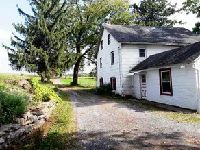 Historic log house in a peaceful Farm setting. - Image 2