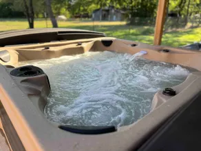 The Scissortail Farmhouse - LAND, HOT TUB, horses! - Image 2