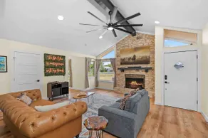 March Sale! Hot tub, fire pit and relaxation ATX - Image 2