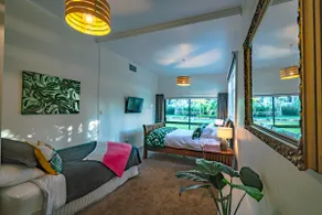 Semi self-contained & central beach haven - Image 3