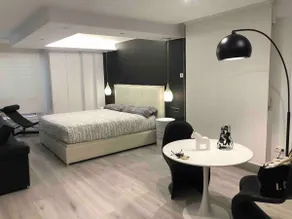 Black and White “Plaza” Suite with Jacuzzi - Image 3