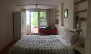 Self catering private studio surrounded by garden - Image 5