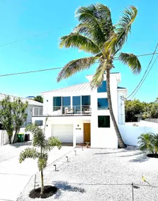 Modern Beachside house with pool/river views - Image 2