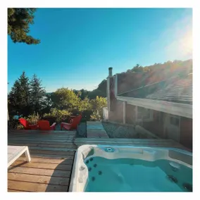 Cozy Waterfront Cottage w Spa+AC - 5 min MSM Hill - Image 2