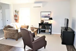 Cozy and Private 2-Story Getaway - Image 5