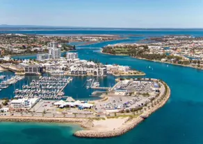 The Hutt on Mandurah Marina - Image 2