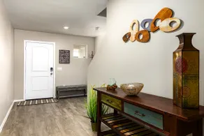 5 Bedroom 3 Full Bath Convenient Location with SPA - Image 2