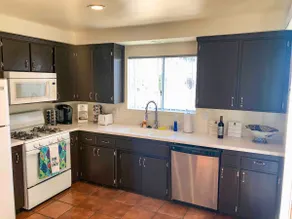 Family Friendly Beach Cottage Near Dunes sleeps 8 - Image 5