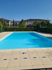 Quiet one-bedroom apartment with pool, 5 minutes from everything and quiet - Image 2