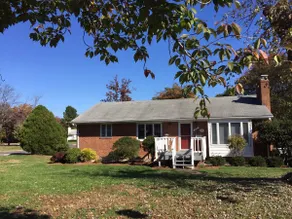 Modern 3BR/2BA.Free Parking.Comfort & Convenience! - Image 2