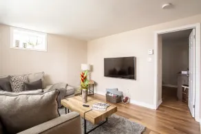 Stylish & Cozy Apartment - Image 3