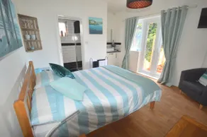 The St Clares Hideaway is a couples retreat with sea view - Image 3