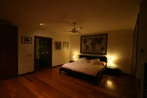 Beautiful house with ocean and mountain views - Image 4