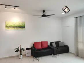 Midtown Comfort Apt: Free Netflix, WiFi & Parking - Image 3