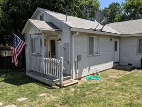 Newly Renovated 3 Bedroom/1 Bath Bungalow - Image 2