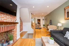 3BR/2.5BA Steps to Convention Center with Parking - Image 3