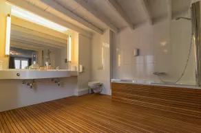 Room with a view with bath and breakfast (parking) - Image 5