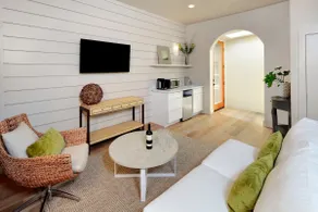 Luxurious Cloud Suite in downtown Healdsburg - Image 2