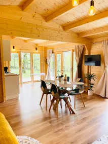 Cozy cottage with private hot tub - Image 2