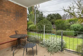 Quiet 2BR Apartment with Garden views in Griffith - Image 2