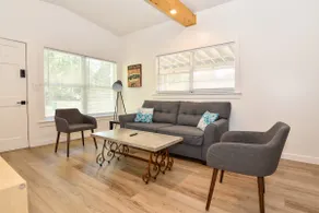 Main stay | Centrally located to main attractions - Image 3